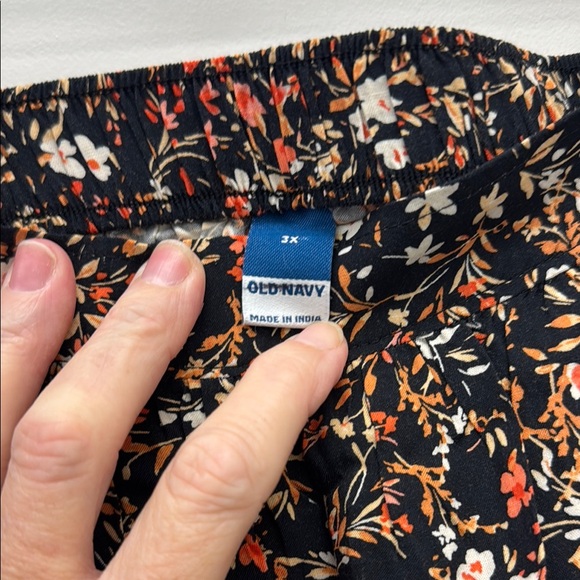 Old Navy Floral A-Line Skirt - Black and Red - Picture 2 of 4